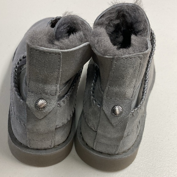 UGG McKay boot in EUC Women’s size 7 Grey Suede - Picture 5 of 8